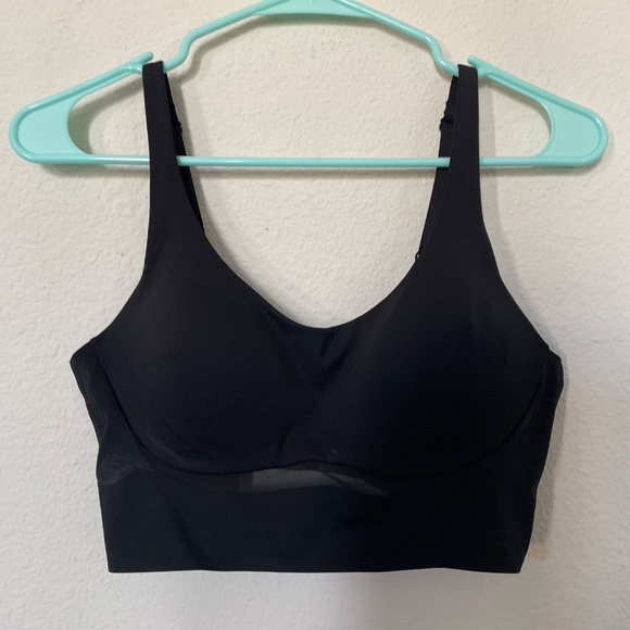 Victoria’s Secret black sports bra with mesh 36B - Picture 6 of 7